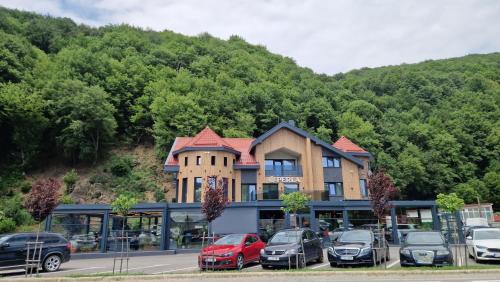 Ciucea Casa | Pensiune Restaurant PERLA