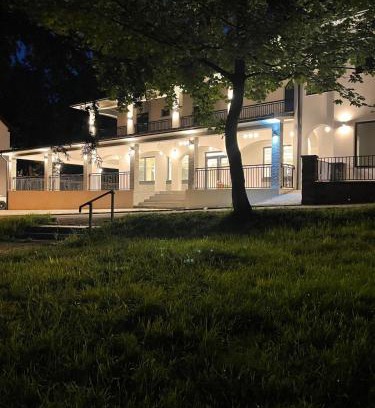 Sangeorz-Bai Casa | Pensiune Restaurant Perla