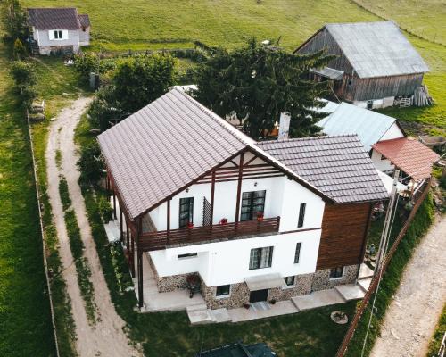 Maguri-Racatau Casa | Pensiunea agro-turistica Maris