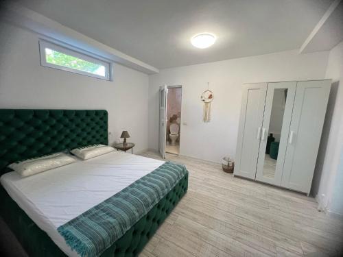 Doua Mai Casa | Pensiunea AVAL