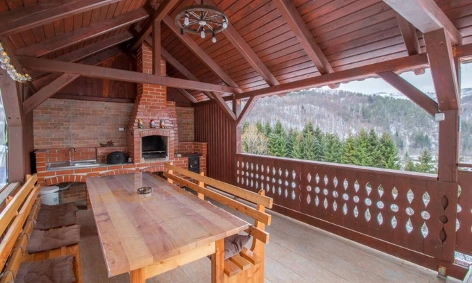 Vidra Casa | Pensiunea Cascada