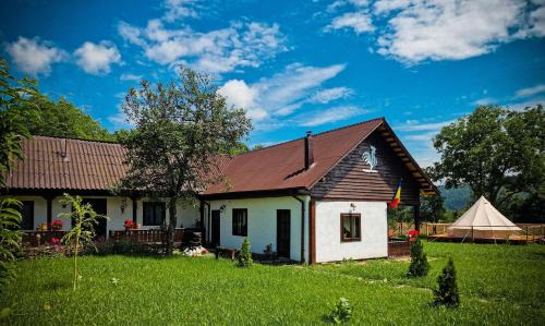 Paltin Casa | Pensiunea Cocoș