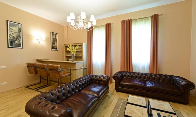 Tirgu Mures Casa | Pensiunea Elphin