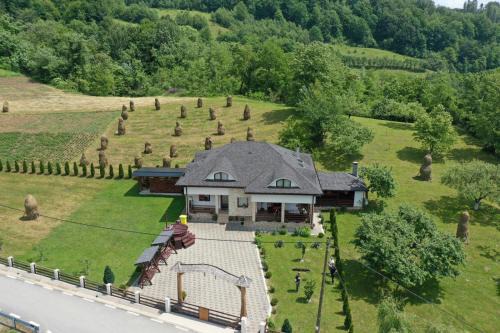 Salva Casa | Pensiunea Pe Vale La Moco