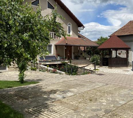 Orastie Casa | Pensiunea Roșu