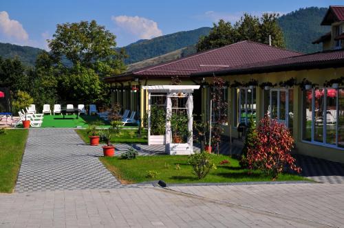 Vadu Izei Casa | Pensiunea Vadu Izei - Cazare, Restaurant, Piscină, Sală de Evenimente