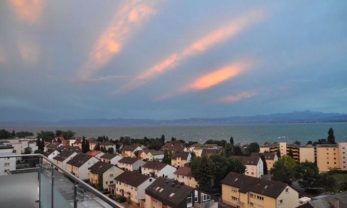 Immenstaad am Bodensee Apartamento | Penthouse Apartment Apartment "Attika Süd" with a view over Lake Constance