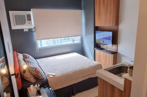 Highway Hills Apartamento | Penthouse 1 at Urban Deca EDSA by CityStudio