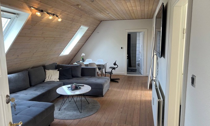 Esbjerg Apartamento | Penthouse apartment in Esbjerg townhouse