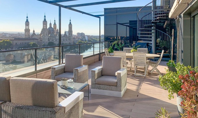 Barrio de Jesus Apartamento | Penthouse best views of Pilar jacuzzi and garage