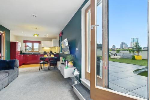 The Westside Apartamento | Penthouse Botanica- Wyndale Signature Stays