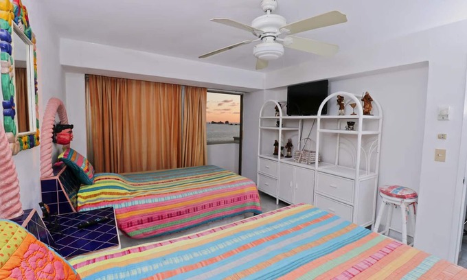 Ixtapa Condominio | Penthouse Condo Ocean & Beach front views. Located on Hotel Row