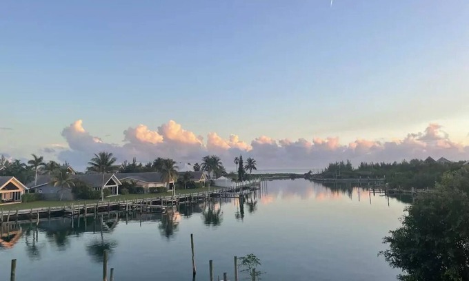 Freeport Condominio | Penthouse Condo on the Waterfront with Breathtaking Canal and Sea Views