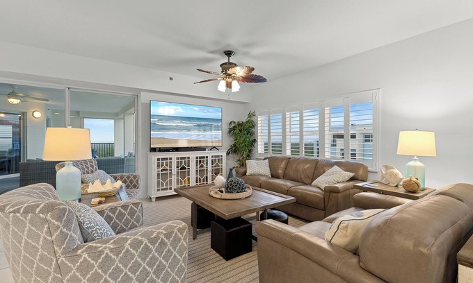 New Smyrna Beach Condominio | ☀️ Penthouse- FAB Ocean Views- Oceanwalk 11-605 🌊