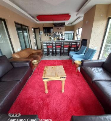Emalahleni Casa | Penthouse Guesthouse