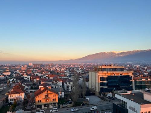 Dushanovë Apartamento | Penthouse Living in Lofty Heights