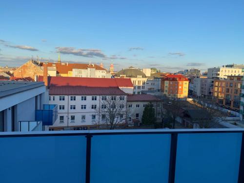 Old Town Plzen Apartamento | Penthouse mit Balkon in zentraler Lage in Pilsen