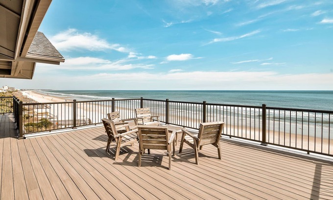 Litchfield by the Sea Condominio | Penthouse Oceanfront Villa at Inlet Point on Litchfield Beach