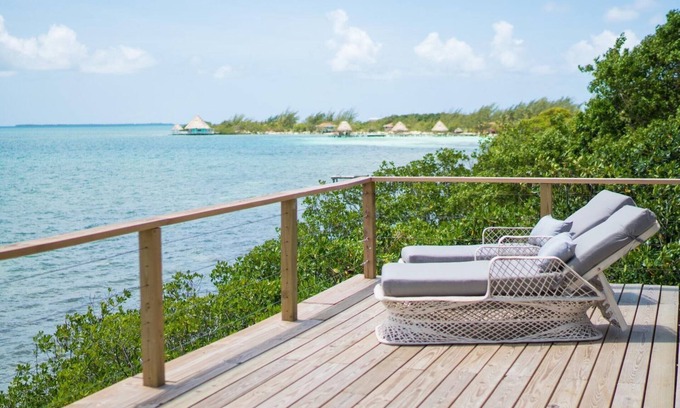Thatch Caye Complejo | Penthouse Oceanfront Cabana w/ Private Ocean-Facing Balcony & Amazing Views