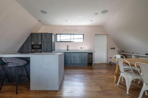 Kentish Town Casa | Penthouse of Old Piano Factory in Kentish Town - Homestay