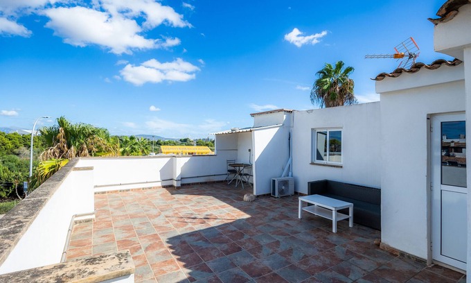 Can Pastilla Apartamento | Habitación Ático Nº12 con terraza compartida, conexión Wi-Fi y aire acondicionado