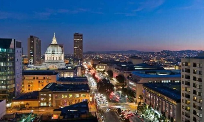 Tenderloin Apartamento | Penthouse Studio w BBQ and Rooftop Deck - San Francisco Life Real Estate