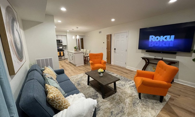 Kutzky Park Apartamento | Penthouse Suite—Steps from Mayo Clinic Hospital