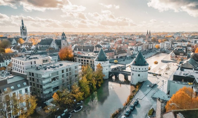 Kortrijk Apartamento | Penthouse with 360 terrace in the centre of Kortrijk! Free private parking!