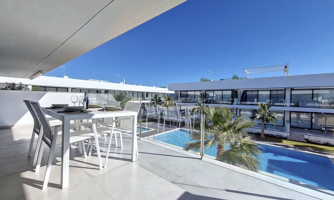 Mar de Cristal Apartamento | Ático con azotea y vistas a la piscina