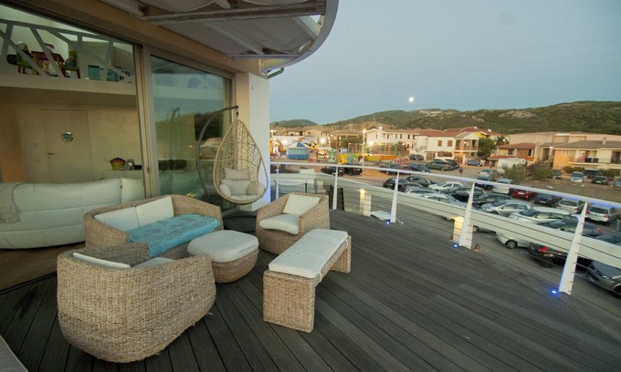 Trinita d'Agultu e Vignola Casa | ático con vistas al mar en una villa de lujo frente al mar en IsolaRossa