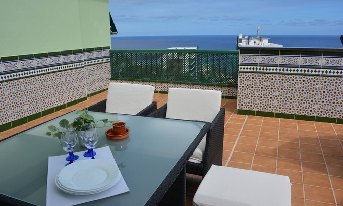 Las Caletillas Apartamento | Ático con vistas al mar y piscina en Las Caletillas WI-FI gratis