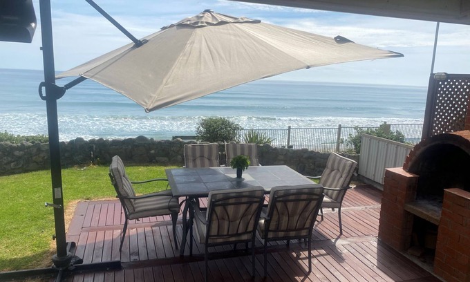 Pukehina Casa | Penzance - Perfect Bach for 2 Families -