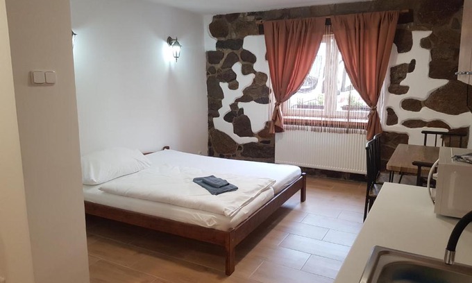 Brezova Casa | Penzion na statku Březová