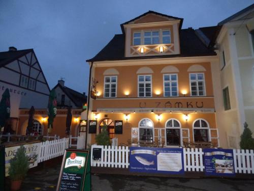 Becov nad Teplou Casa | Penzion - Restaurant U Zámku