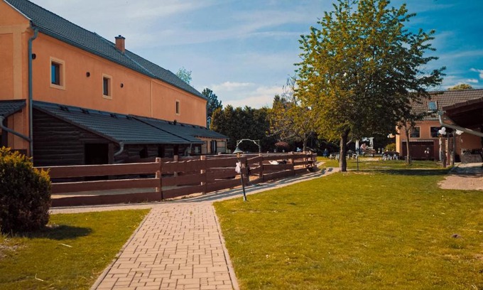 Branany Casa | Penzion Selský dvůr Braňany