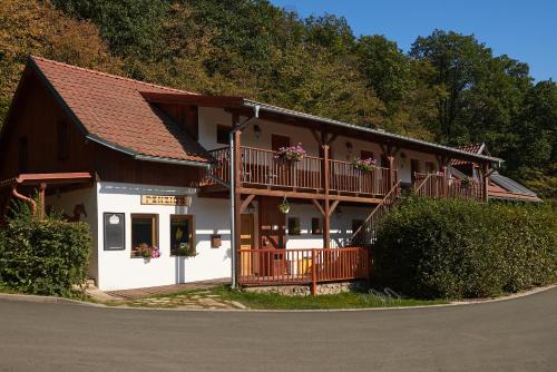 Blansko Casa | Penzion U Strakatého Koně