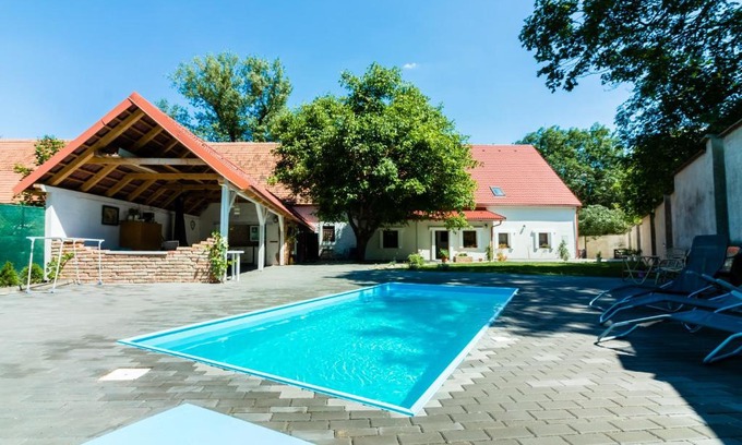 Dalesice Casa | Penzion u Zámku Dalešice pro 20 osob