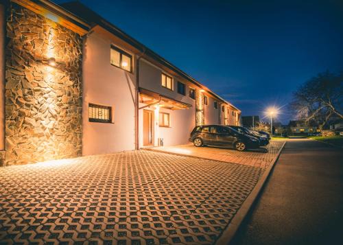 Blatnicka Casa | Penzion Víno Hruška Blatnička