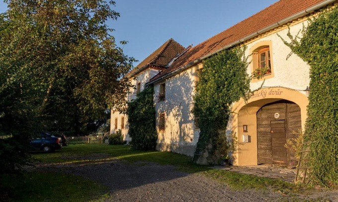 Omlenice Casa | Penzion Vinicky dvůr