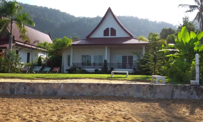 Ko Chang Casa | Peony Villa, 3 Bedroom Beachfront Pool Villa