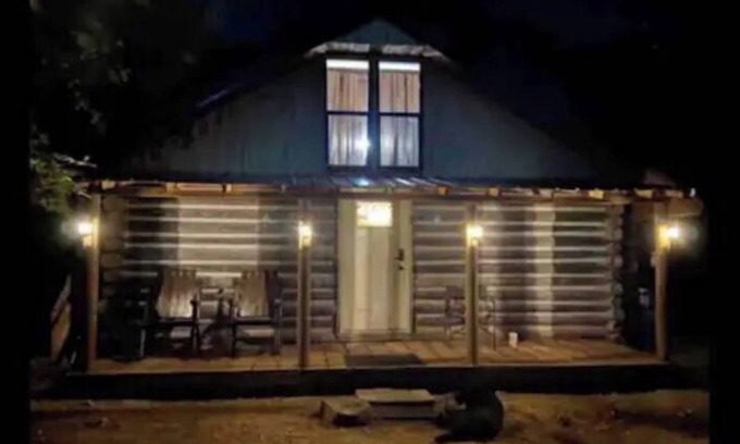 Cardin Cabina | Peoria Hills Cabin.