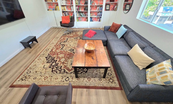 Bay Ho Casa | Pepper Tree Family Retreat with Trampoline,Ninja-line and Large Backyard!