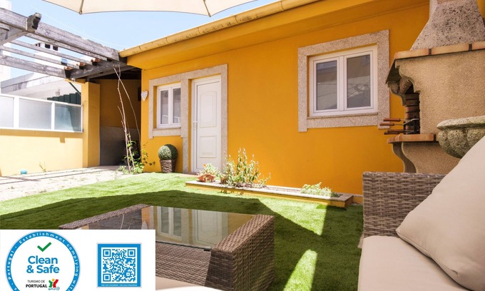 Perafita Casa | Perafita Yellow House - EcoHost