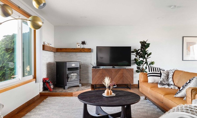 Oak Harbor Casa | Perch - La Fiesta 47: Sunset ocean view home, close to town
