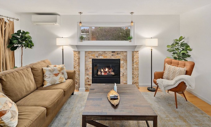 Magnolia Casa | Perch - Magnolia Manor: Cozy 3bd Family Retreat