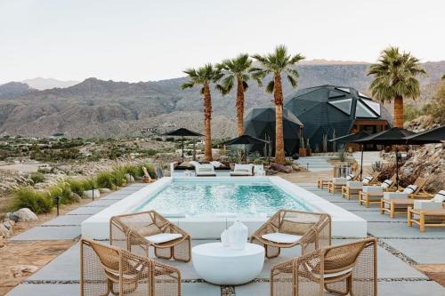 Palm Desert Casa | Perch – Rare Resort-Style Geo Dome w/Pickleball