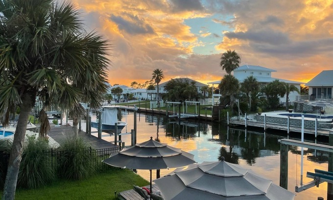 Perdido Key Coves One Casa | Perdido Key Waterfront Home con muelle en el canal