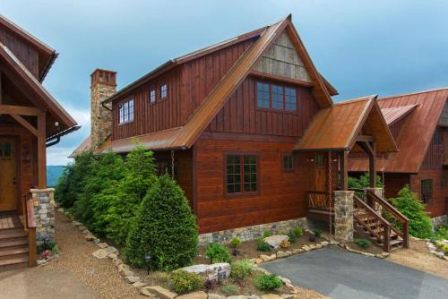Elk Park Casa | Peregrine's Perch at Eagles Nest