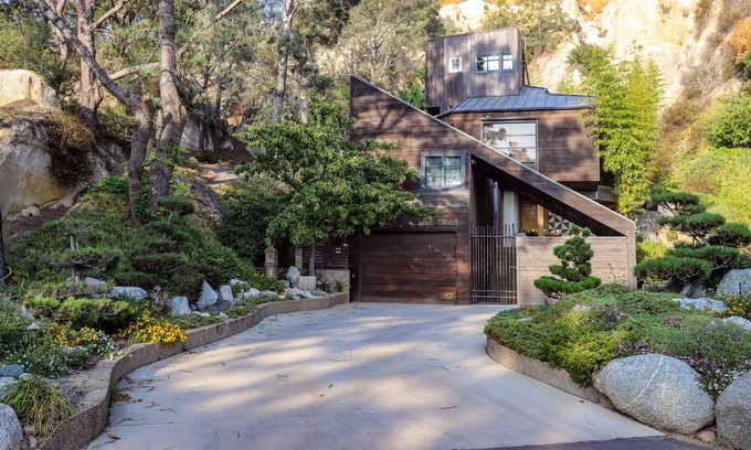 Del Mar Heights Casa | Peregrine View - Custom Home in Quiet Neighborhood