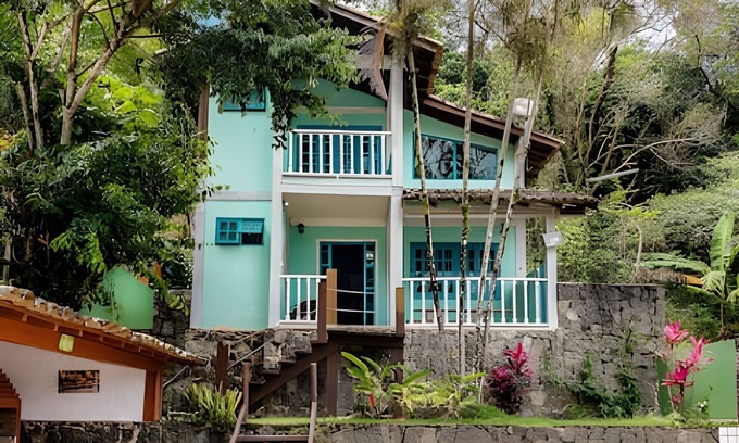 Morro da Cruz Casa | Perequê house with pool 300m from the beach